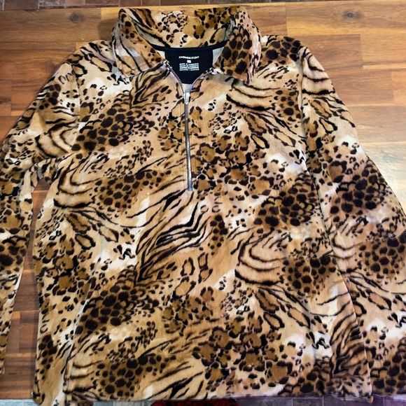 Super soft velvet like animal prints pull over top zip comfy and warm like new - Picture 3 of 6